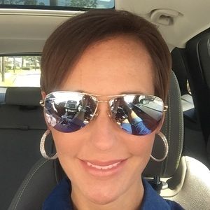 Meet your Posher, Julie